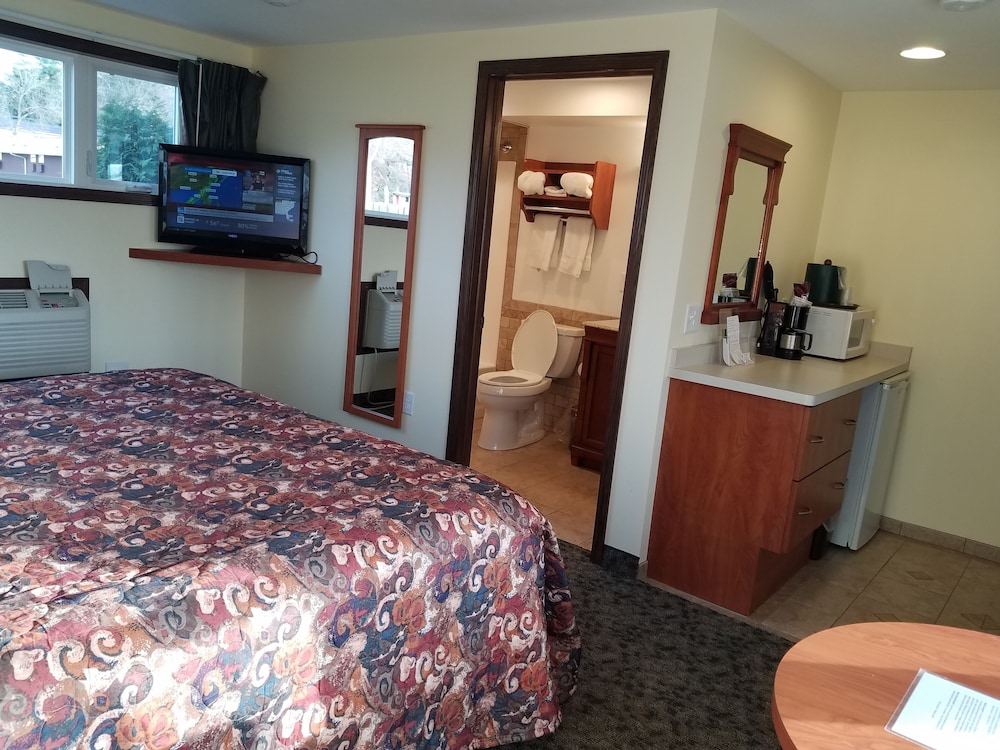 Black Hawk Motel 10/50