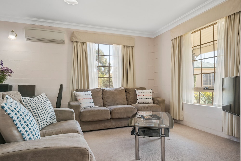 Swansea Cottages & Motel Suites 32/50
