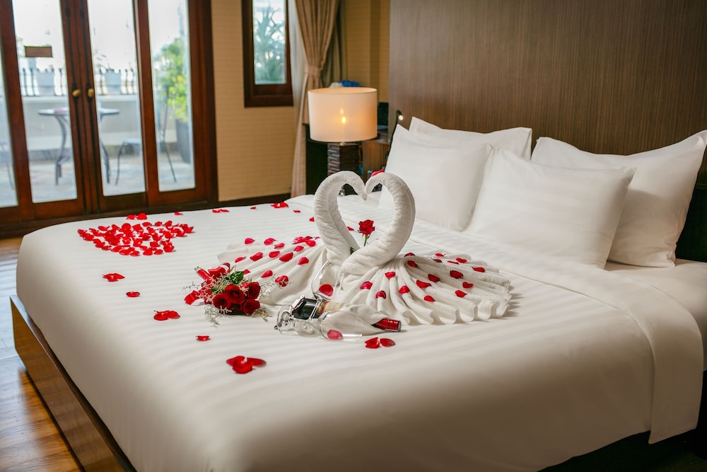 Royal, Big, Suite, Balcony, Oriental Suites Hotel And Spa 6/10