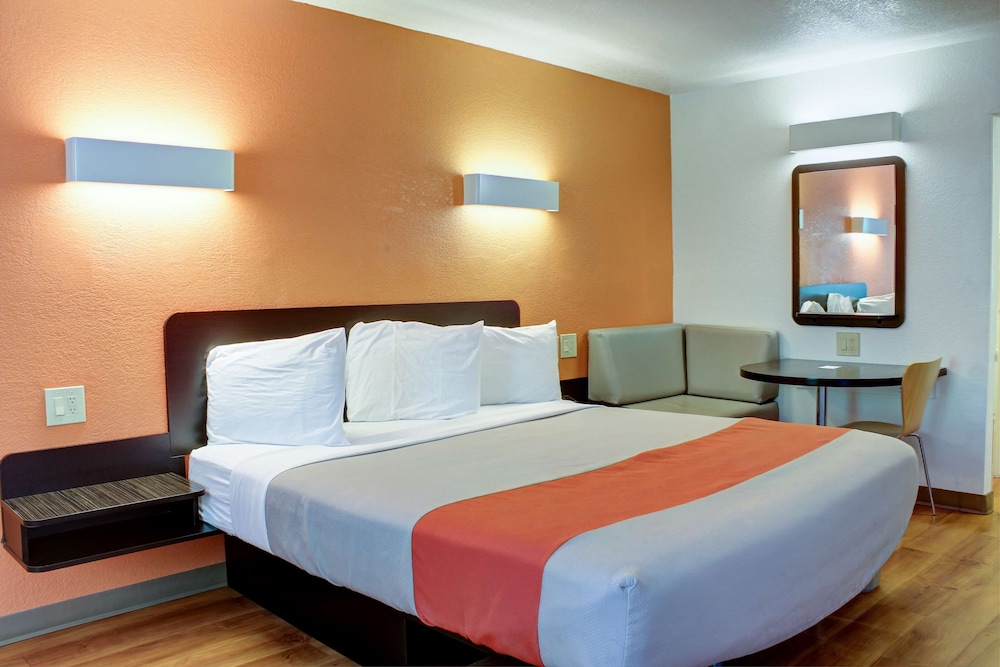 Motel6 Bishop, CA 13/33
