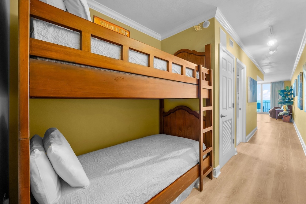 236 Emerald Beach Resort 20/80