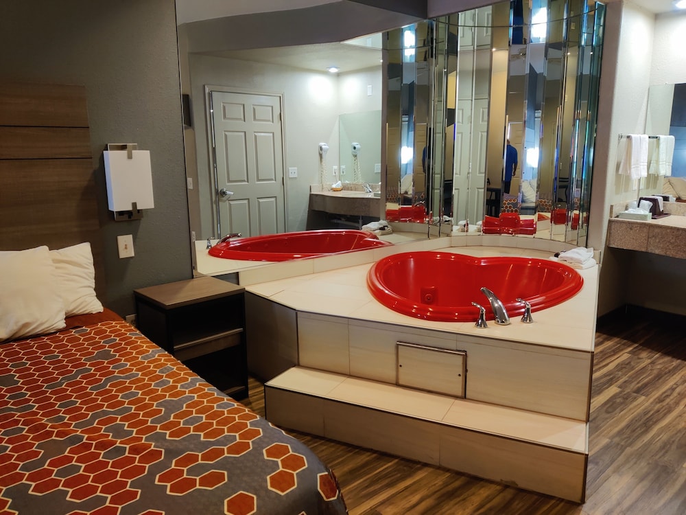 Regency Inn & Suites By Capital O Houston IAH Airport 48/66