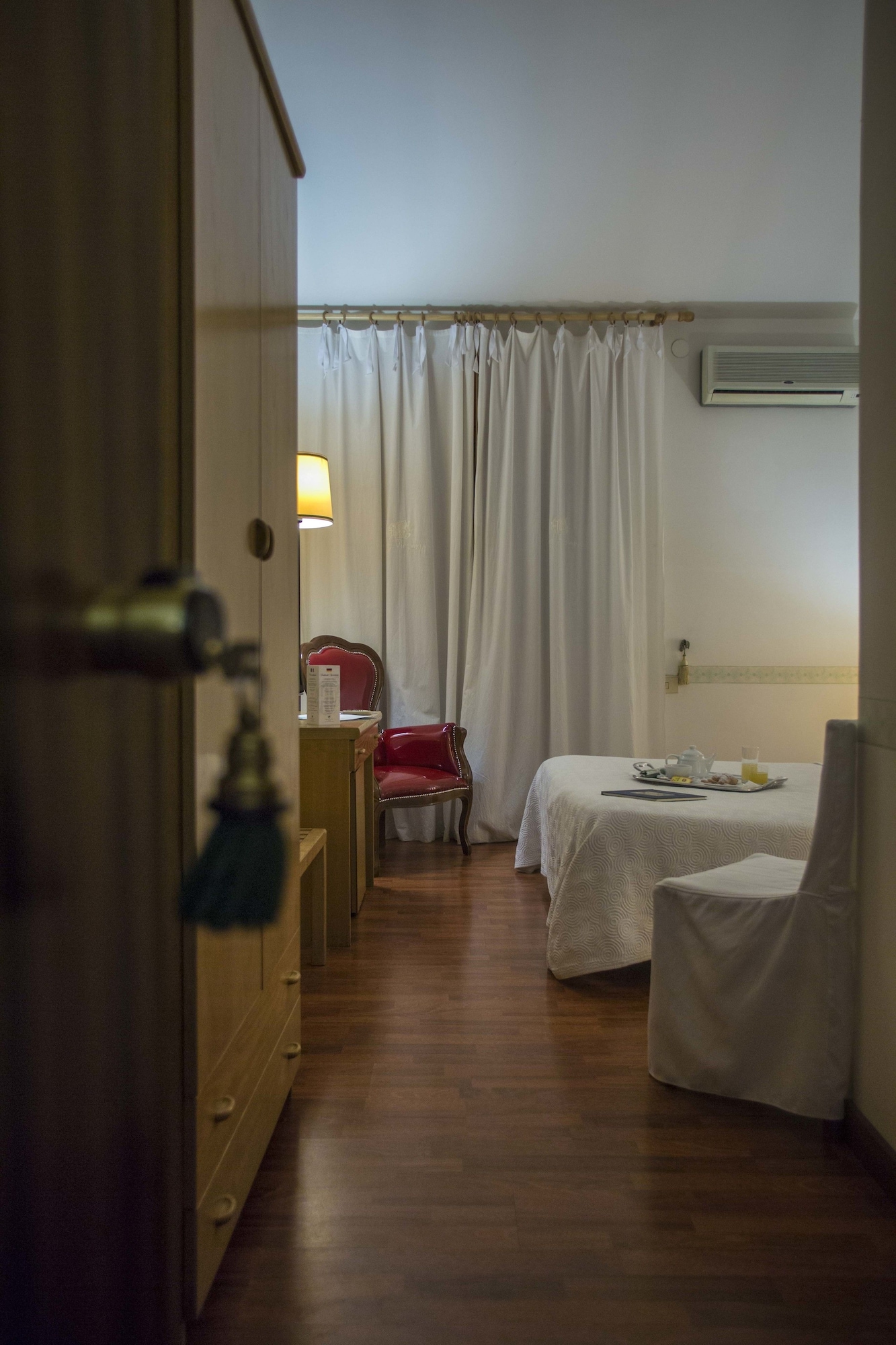 ROOM, SINGLE, DOUBLE BED