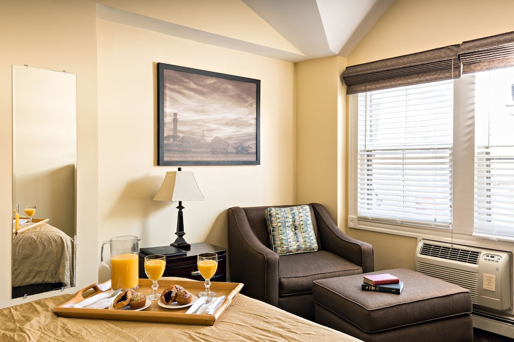 Crowne Pointe Historic Inn Spa 44/75