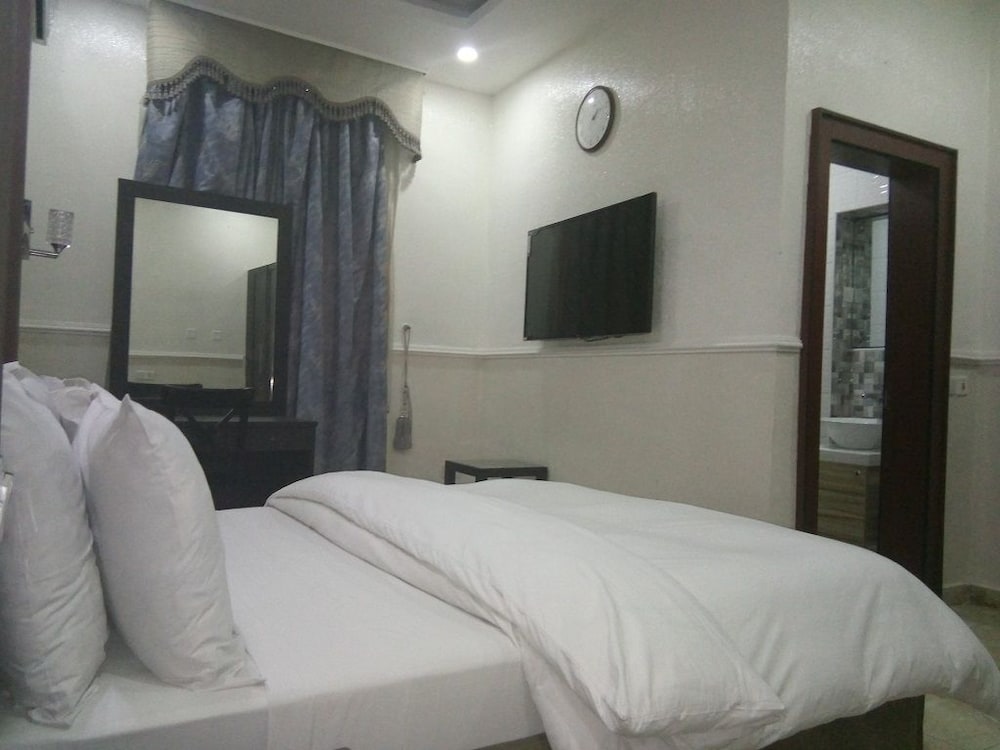 Margaretta Classic Suites And Hotel photo4