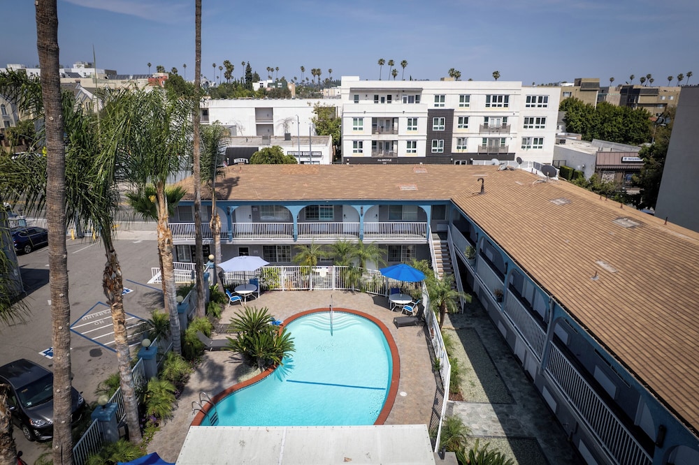 Hollywood City Inn 55/60