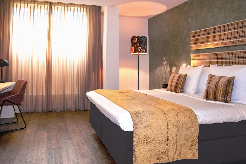 Semi Basement, Superior, Basement, Twin Beds
