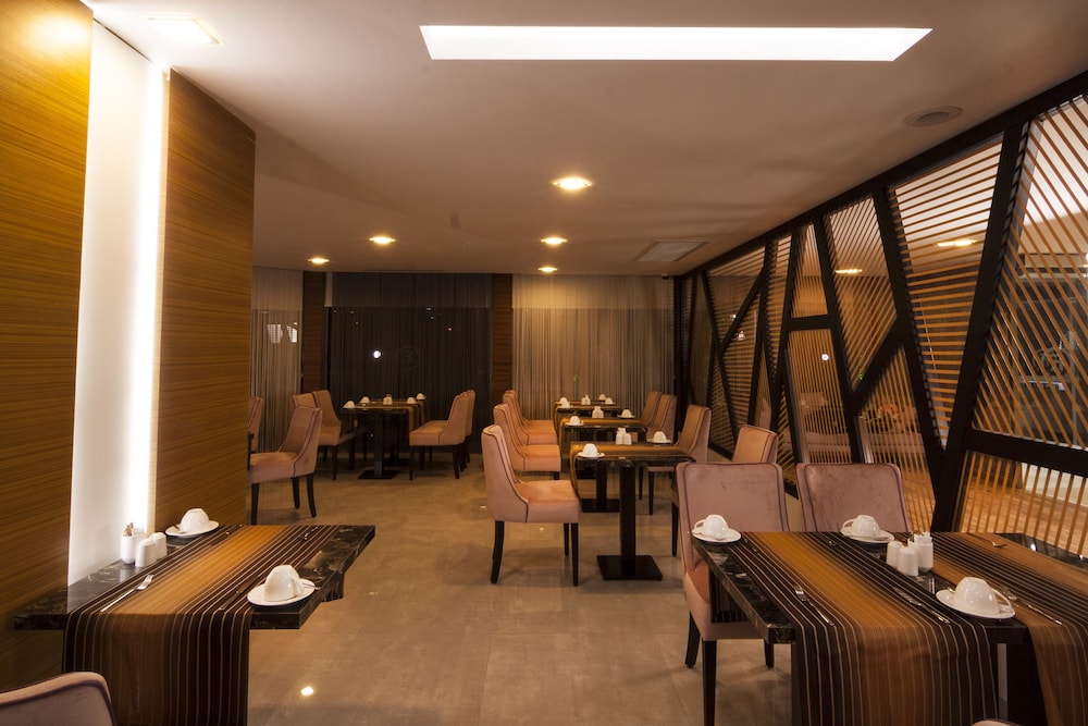 Majura Hotel 36/50
