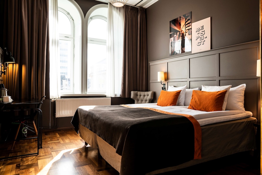 SUPERIOR, TWIN BEDS, LARGE