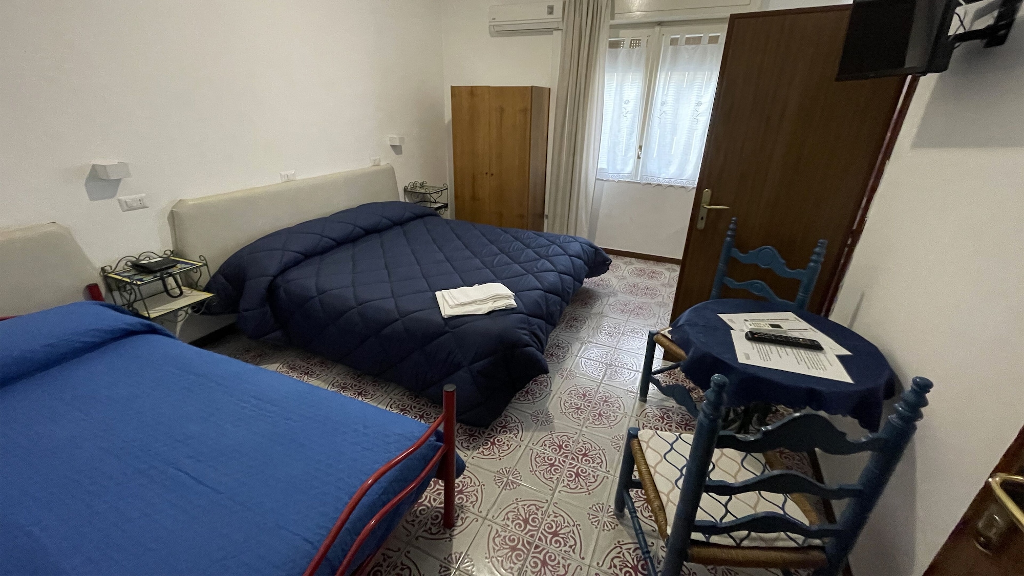 ROOM, TRIPLE