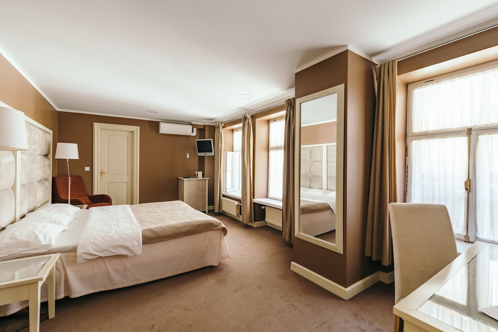 EXECUTIVE, DOUBLE BED