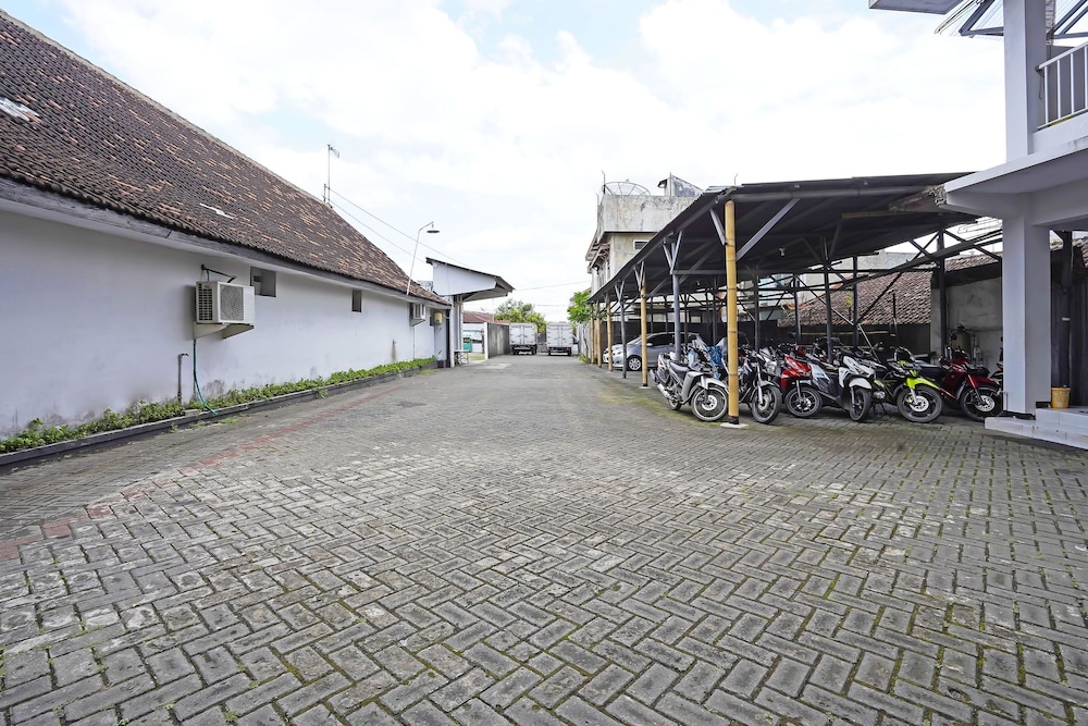 OYO 91710 Hotel Anugerah 14/18