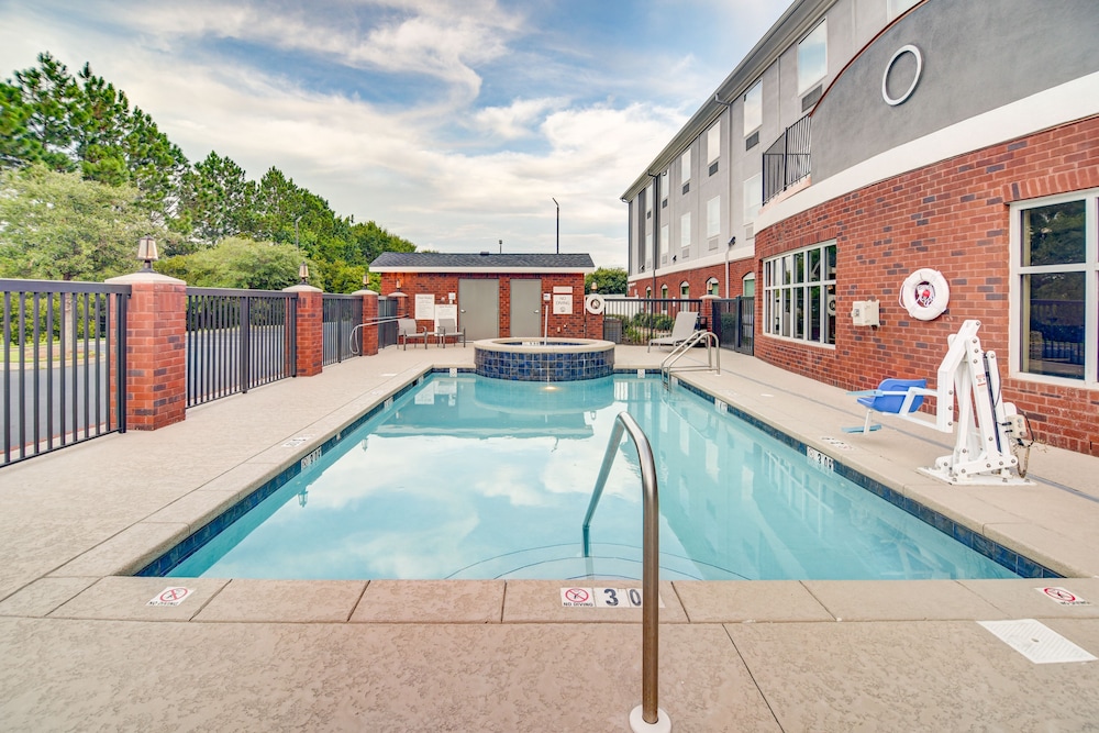 Holiday Inn Express Hotel And Suites Foley 42/75