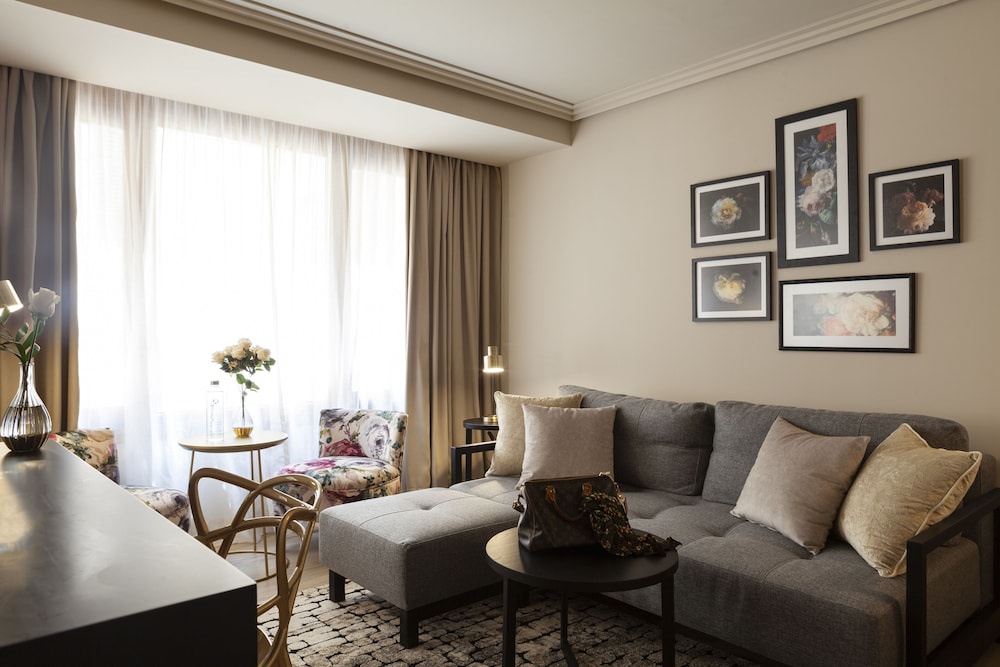 Nivia Born Boutique Hotel 20/36