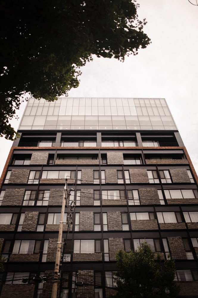 Handpicked Hotel & Collections 3/37