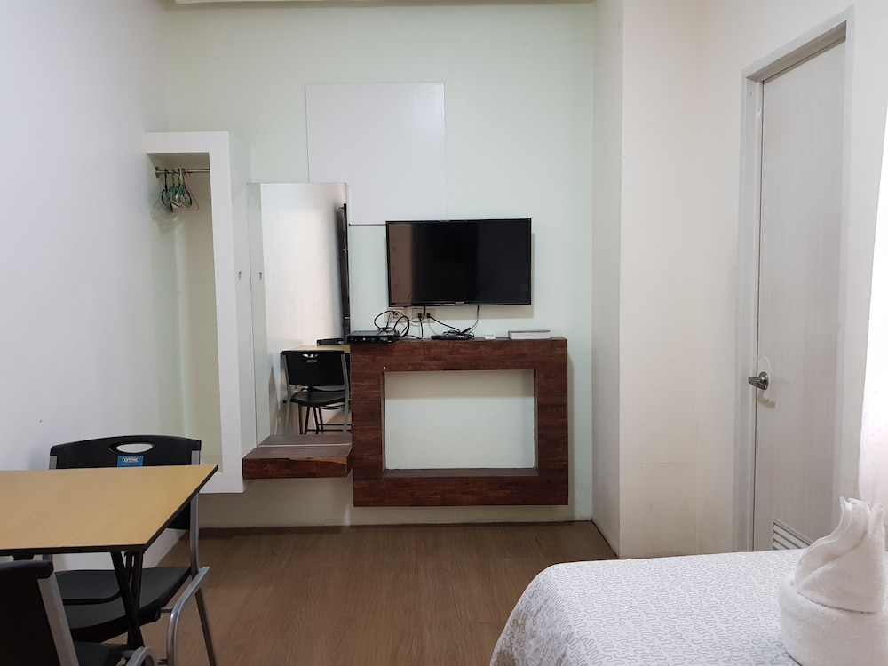 ROOM, SINGLE