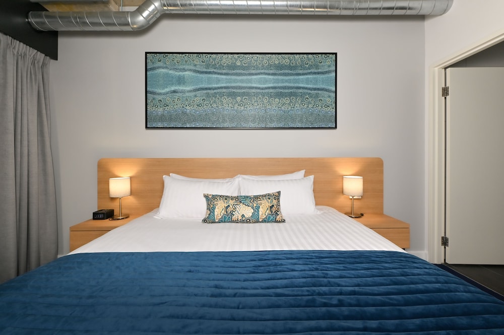 2 BEDROOMS, SUITE
