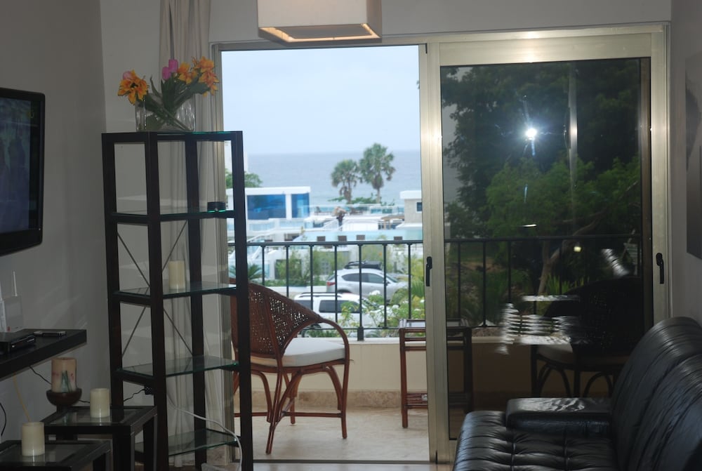 E And J Beach Condos 19/35