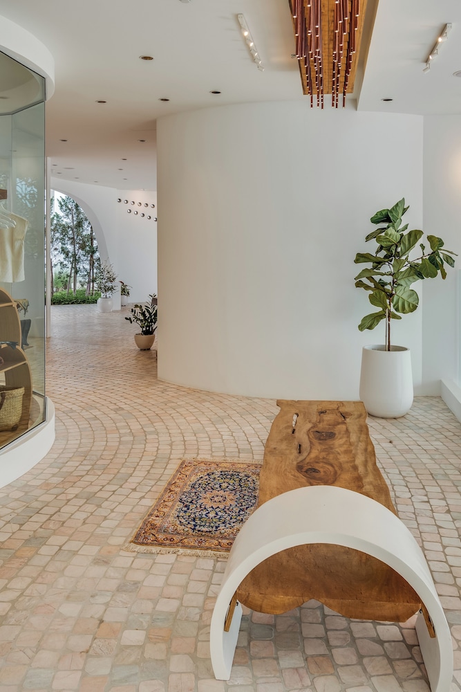 Ampersand Resort 36/50