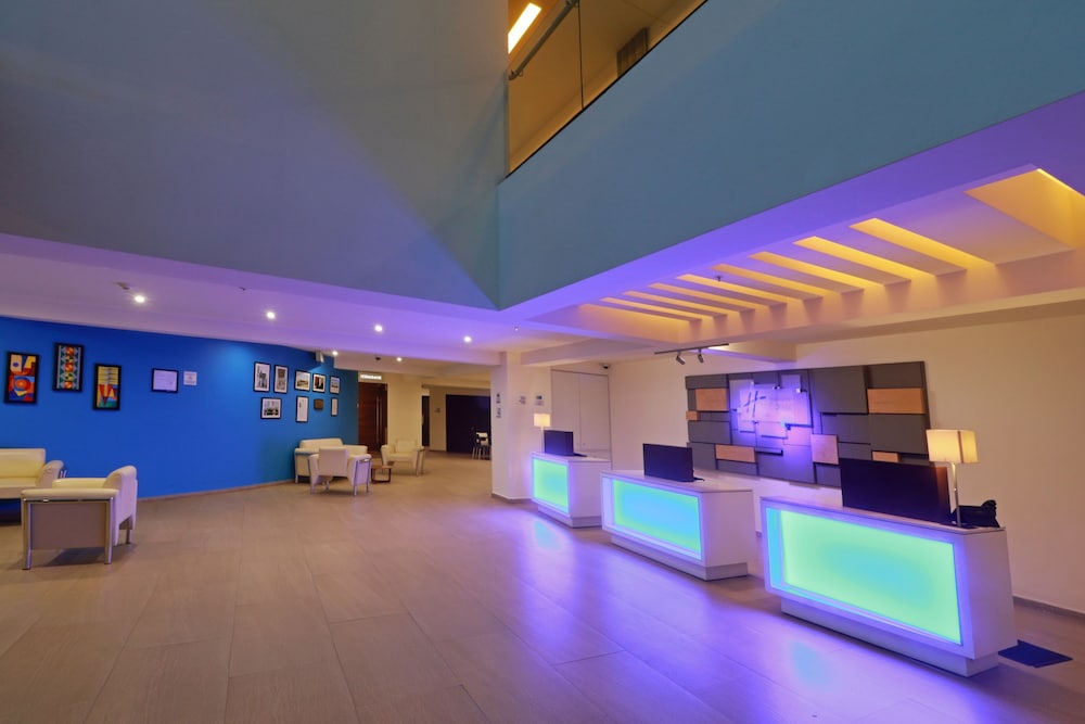 HOLIDAY INN EXPRESS MEXICO AEROPUERTO 5/37