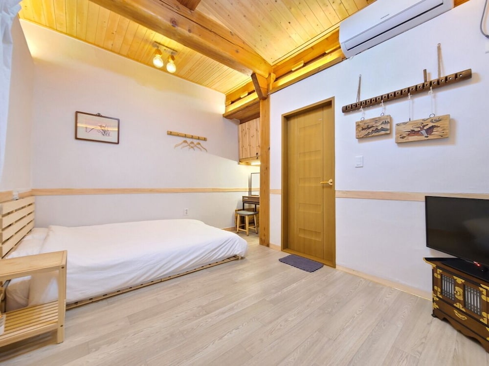 Nadul Hanok 11/50