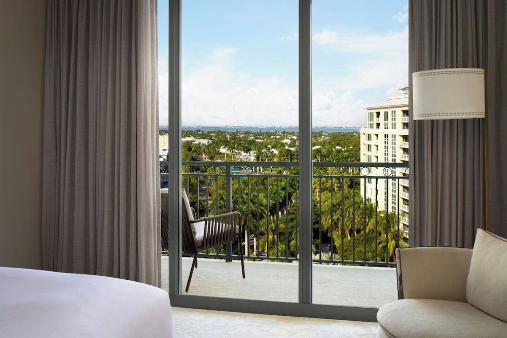Room, King Bed, Bay View, Balcony، The Ritz Carlton Key Biscayne 6/9