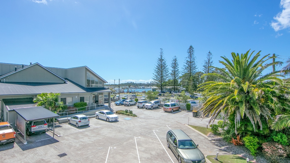 Moby Dick Waterfront Resort Motel 56/67