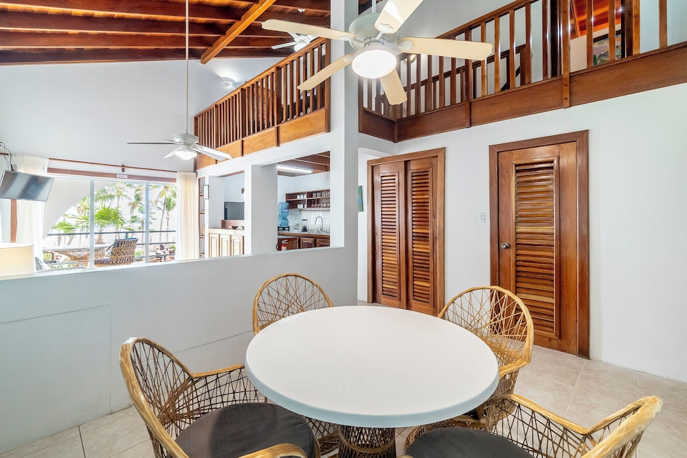 Caribbean Villas Hotel 54/77