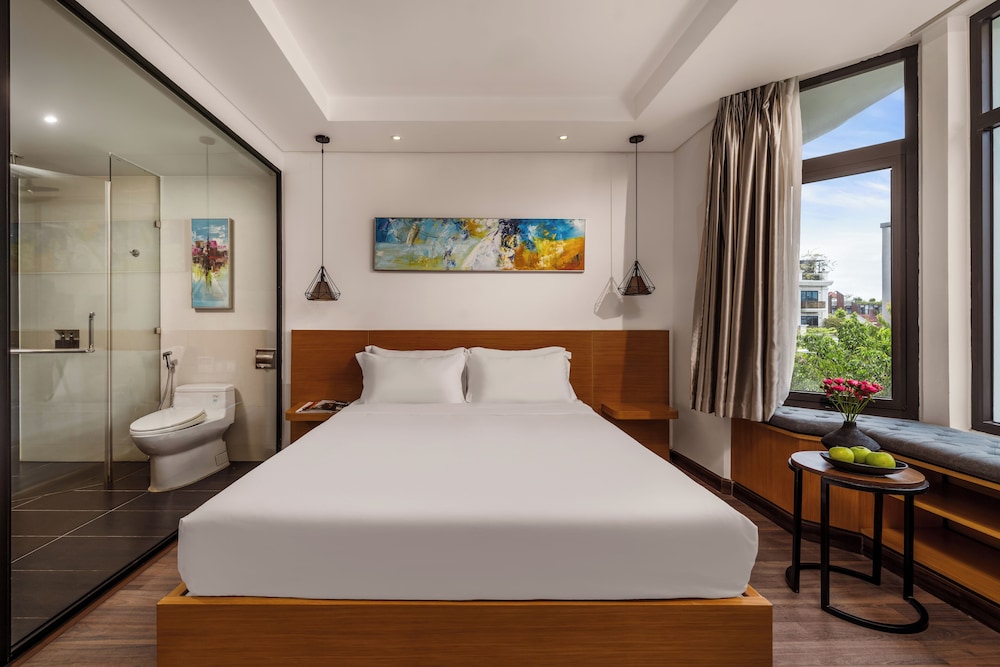 Superior, Queen Bed, City View, Brilliant Majestic Hotel 6/10