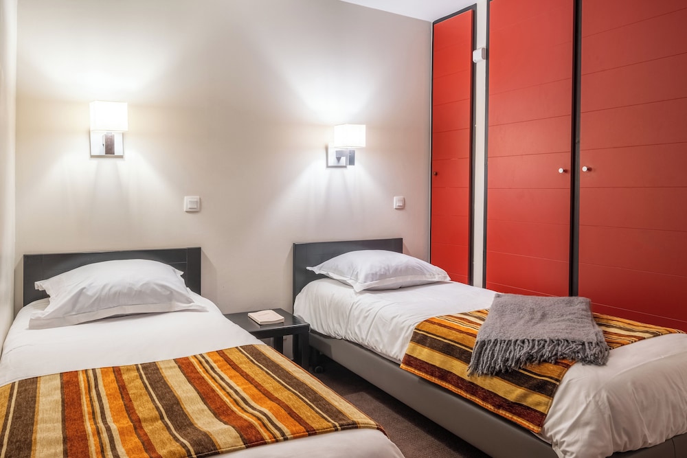 1 Bedroom, Renovated, Apartment, Twin Beds, Sofa