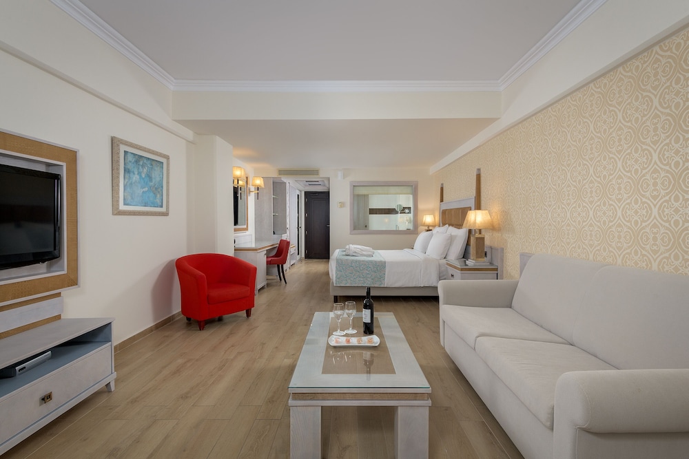 La Marquise Luxury Resort Complex 47/71