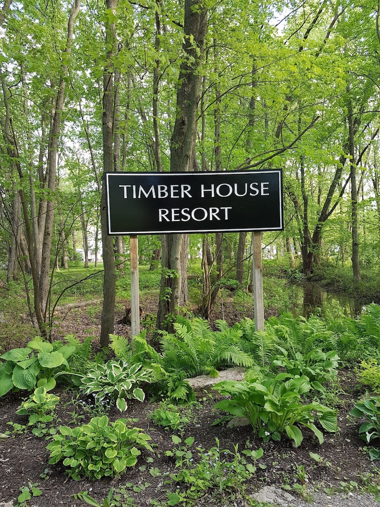 Timber House Resort 60/64