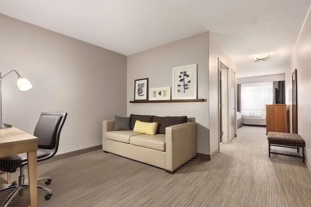 Country Inn and Suites by Radisson, Dahlgren-King George, VA 30/53