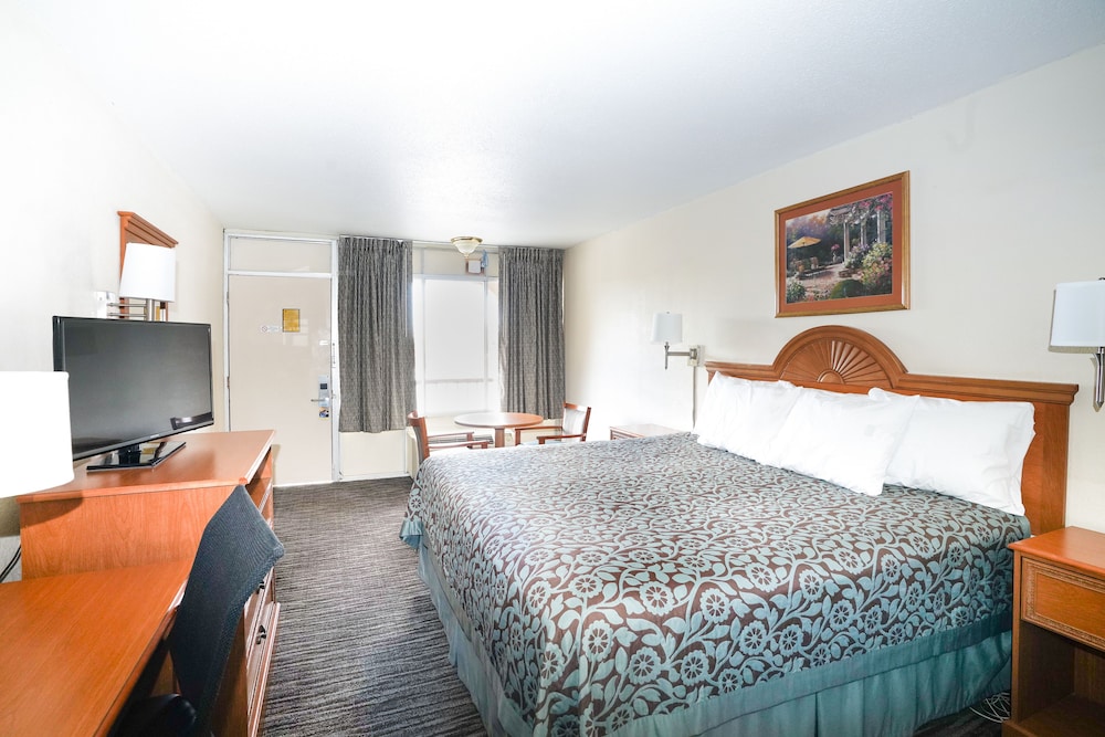 Days Inn By Wyndham Lake City I-75 13/27