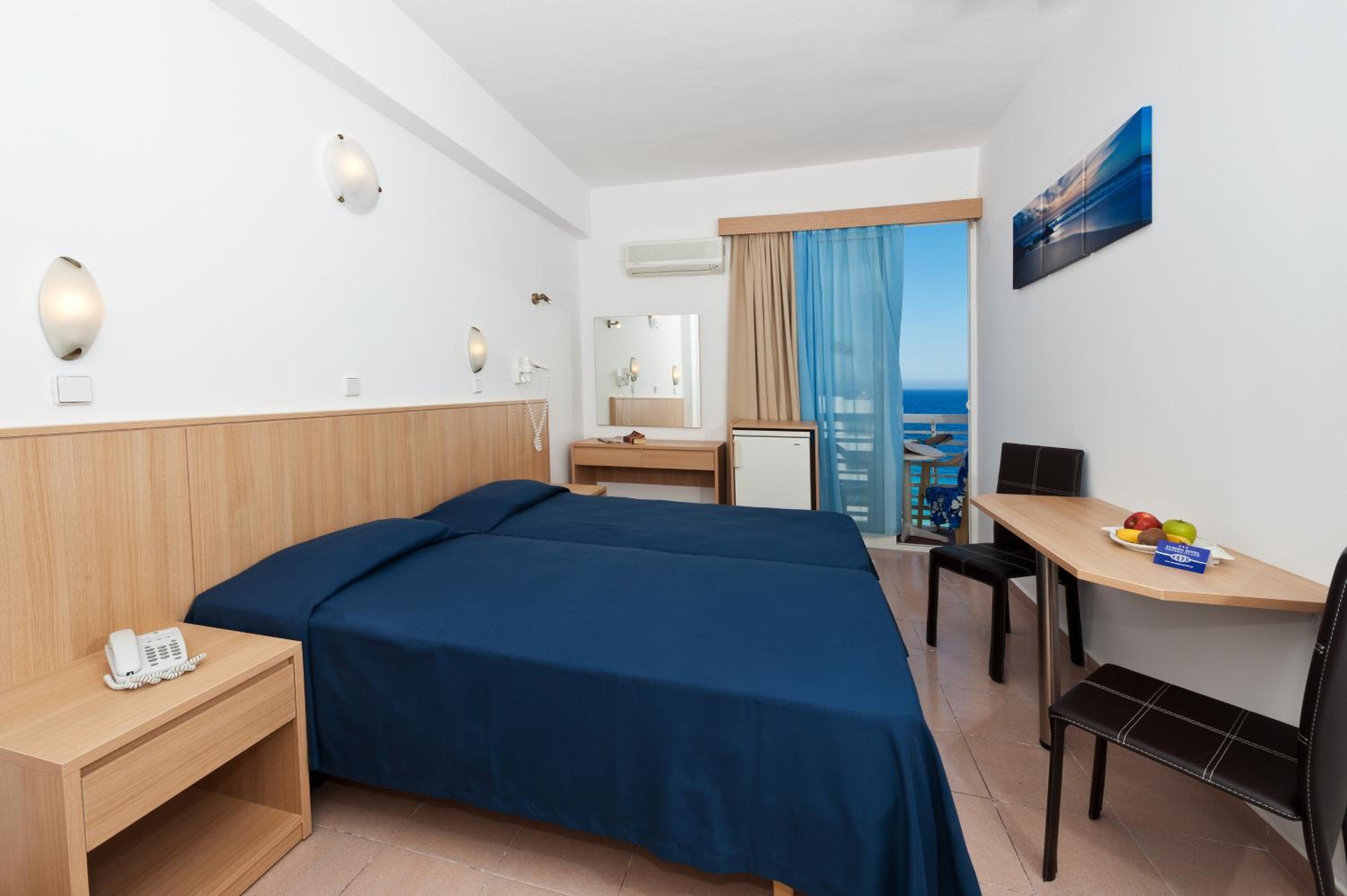 SINGLE ROOM