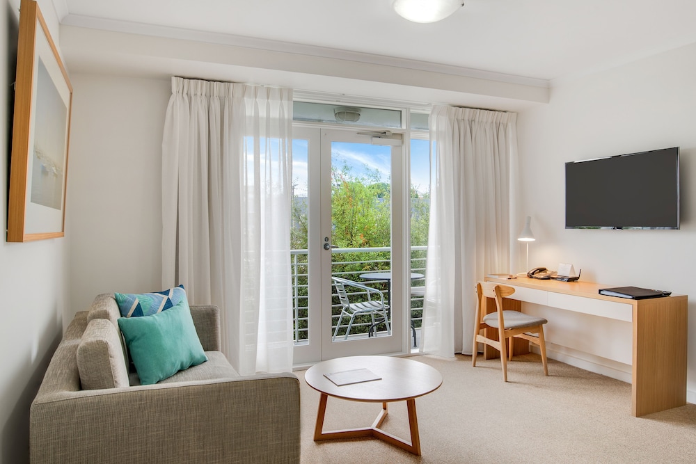 MainStay Suites Williamstown 50/63