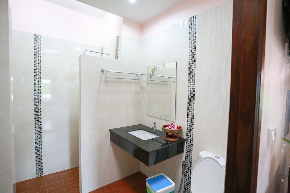 Sang Aroon Bungalow 10/43