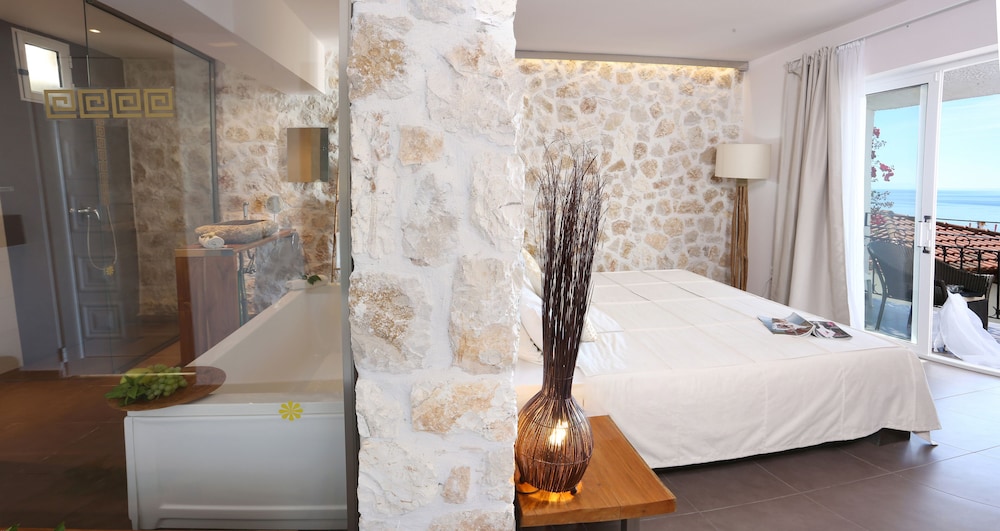 غرفة سوبيريور بسرير مزدوج بإطلالة على البحر، Pantokrator Hotel 3/3