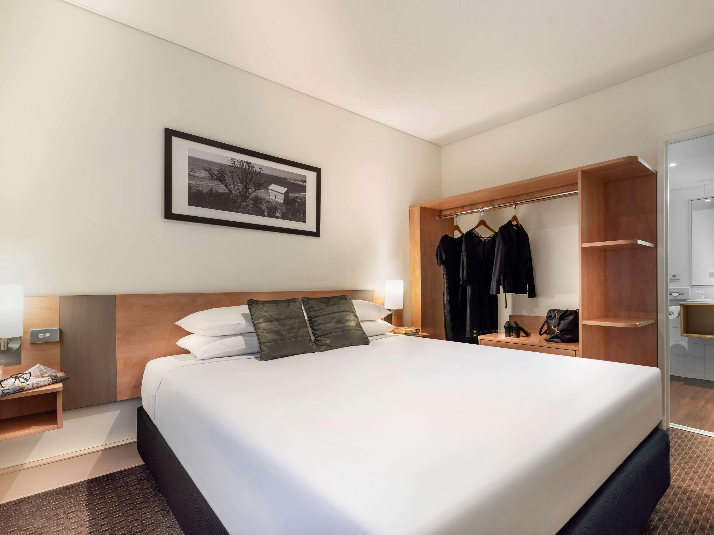 1 BEDROOM, APARTMENT, KING BED