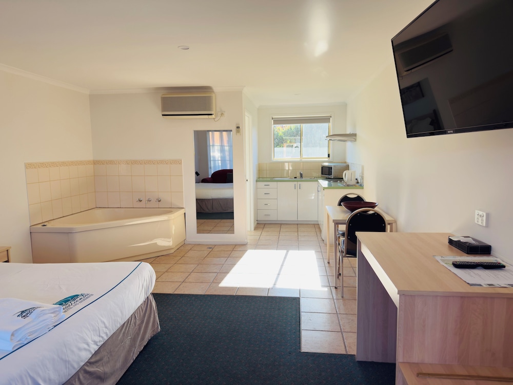 Beachcomber Motel And Apartments 23/63