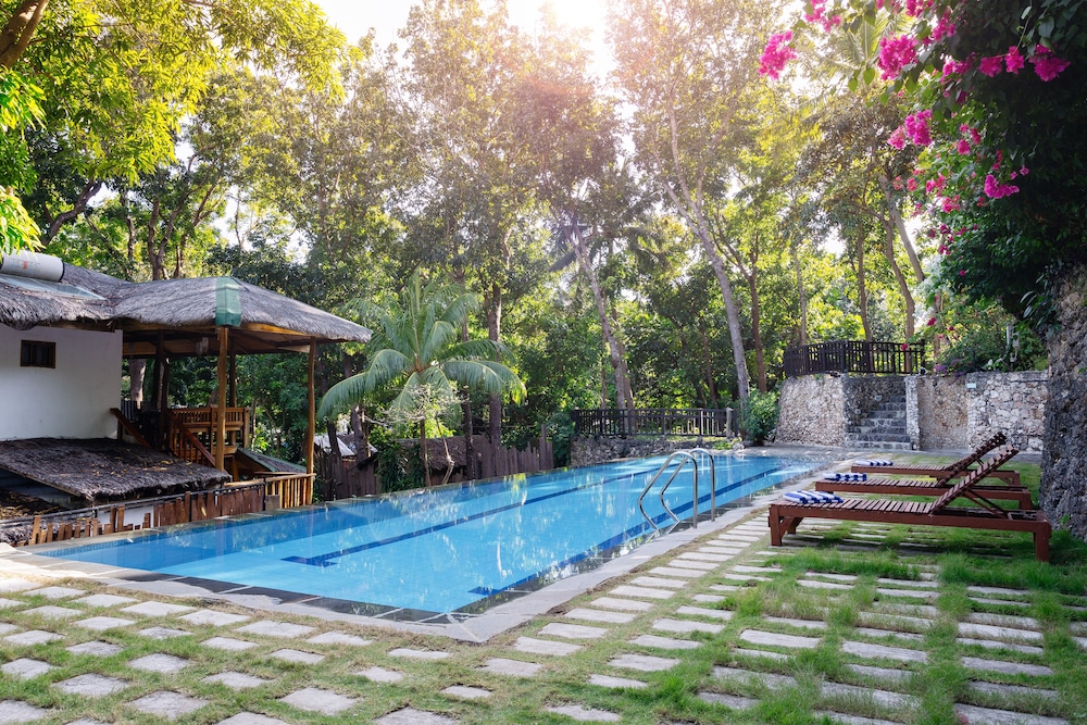 The Strand Boutique Resort 1/75