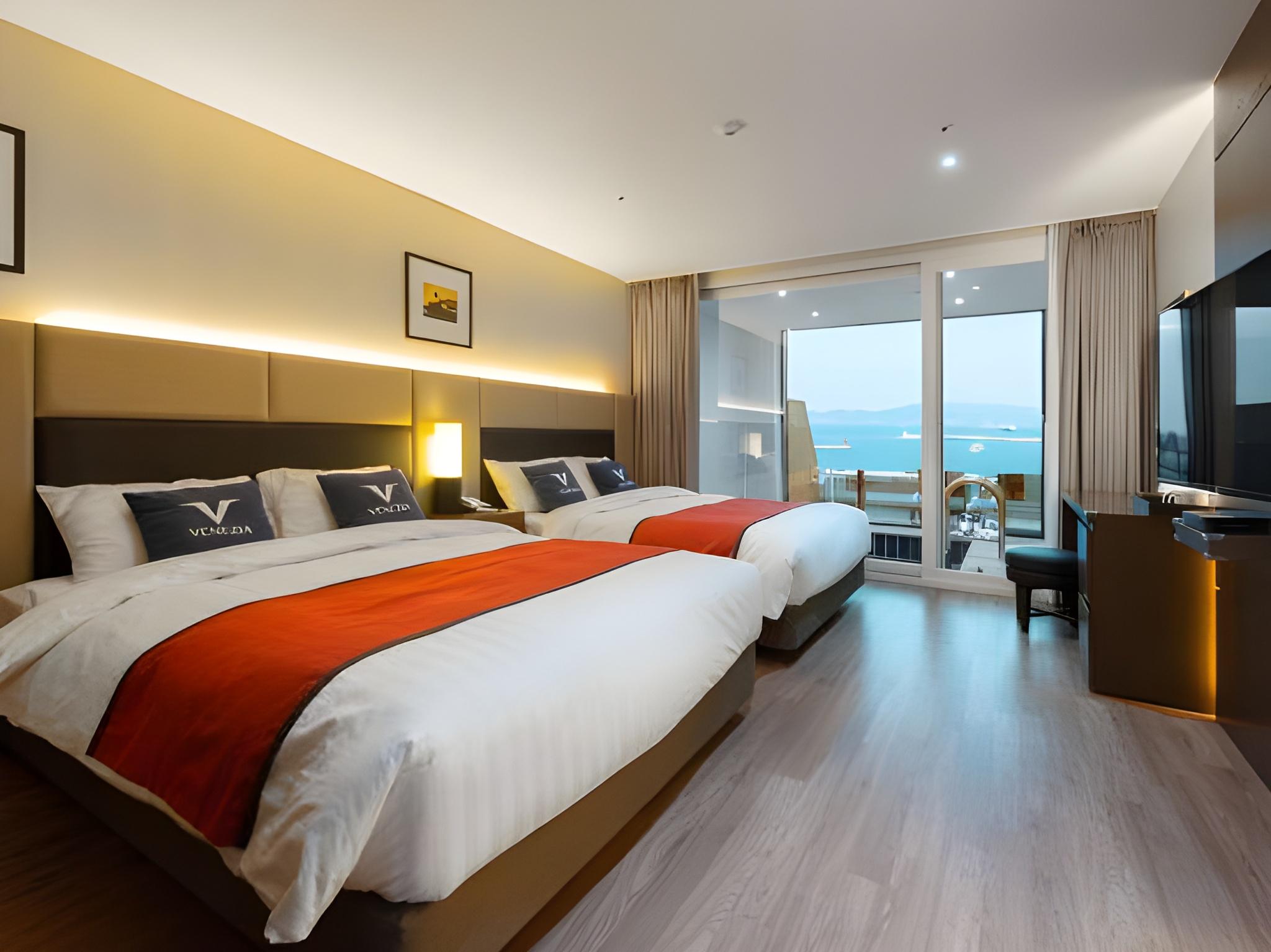 Pool, Deluxe, Suite, 2 Queen Beds