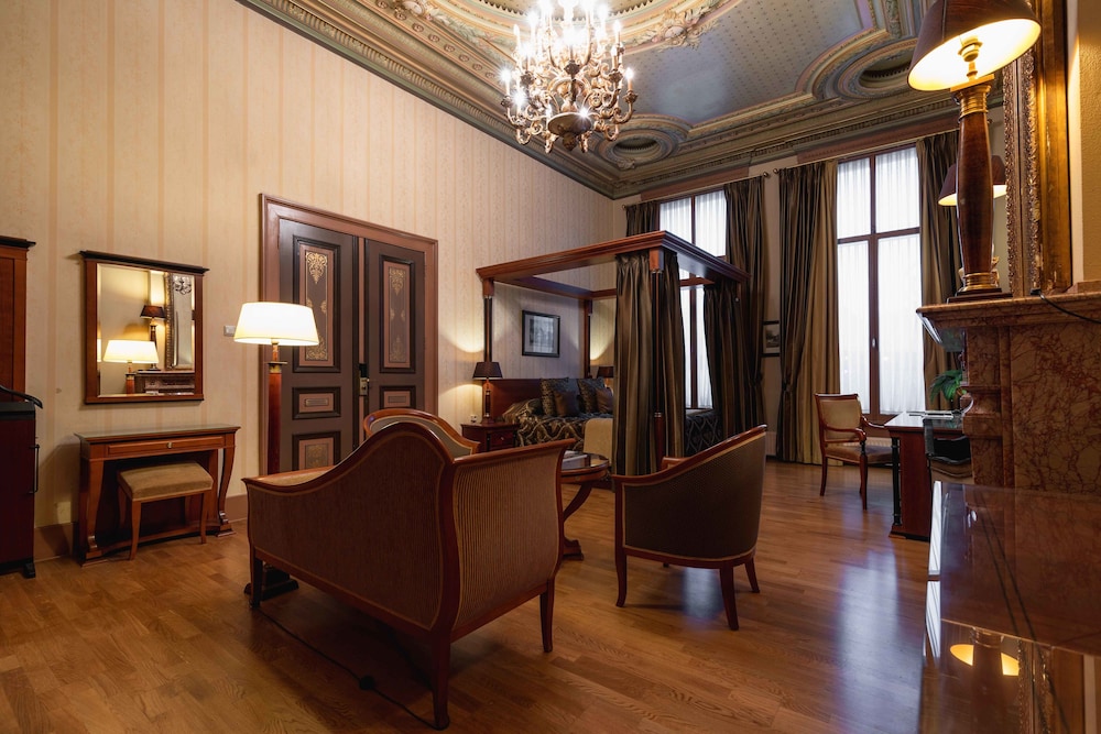 Grand Hotel De Draak and Residence Dagmara 39/43