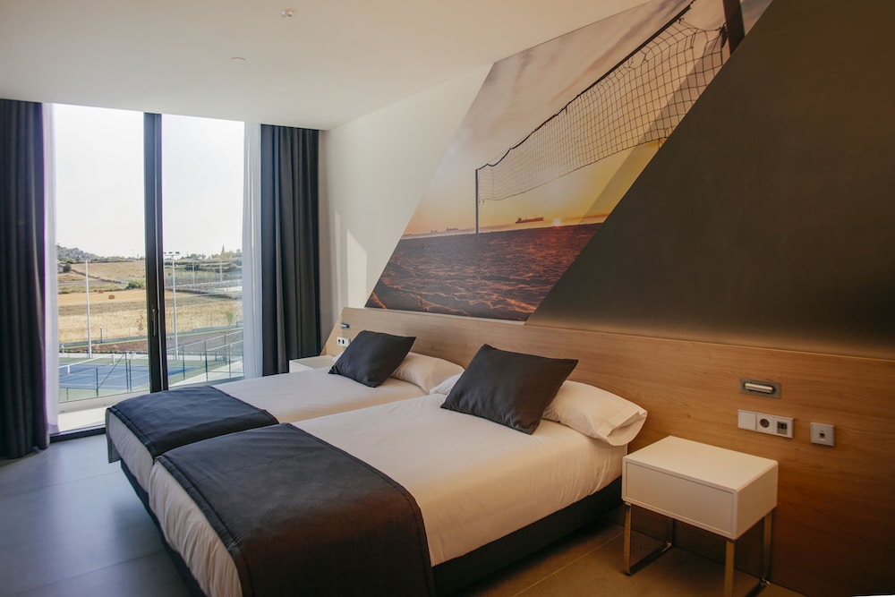 Fitness, Spa, Single, Twin Beds