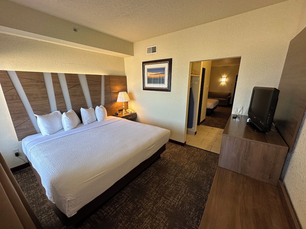 Mackinaw Beach & Bay Inn & Suites 15/51