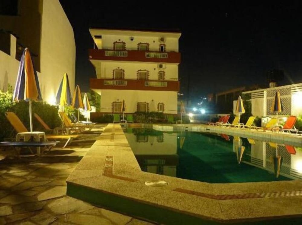 Haris Beach Apartments 28/31