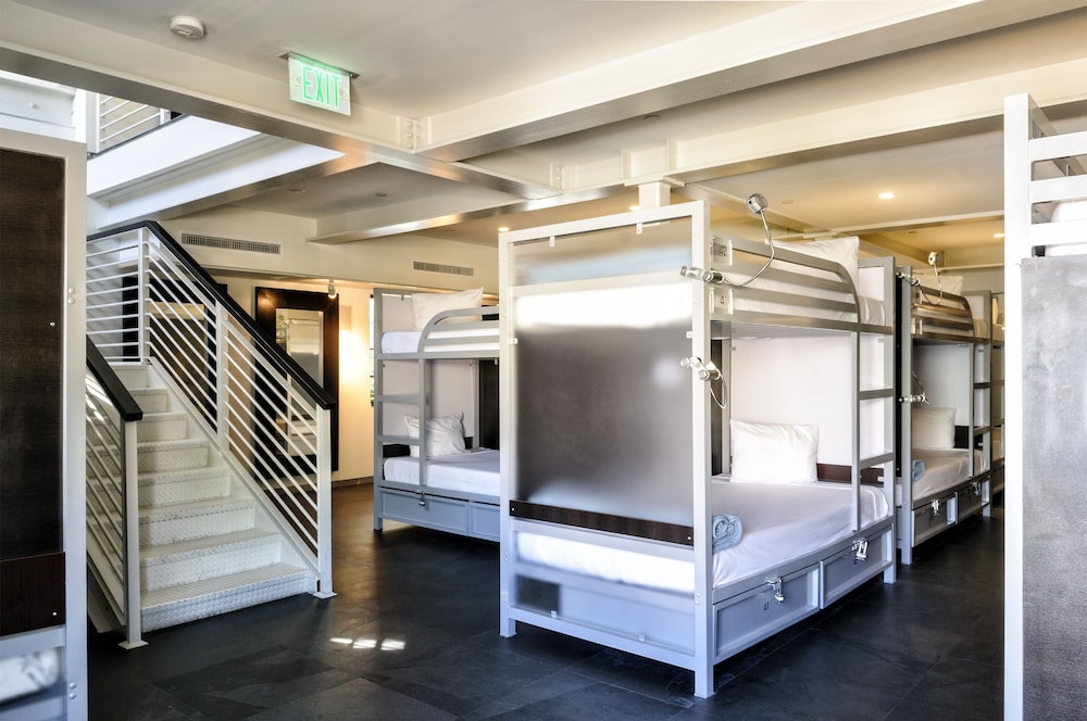 Posh South Beach Hostel 17/38