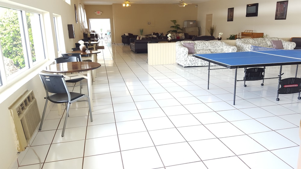 Parkway Inn Airport Motel 39/56
