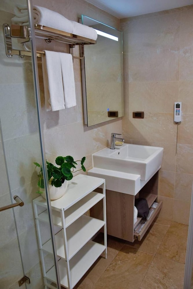 غرفة قياسية بسرير كينج، Solis Hotel 2/2