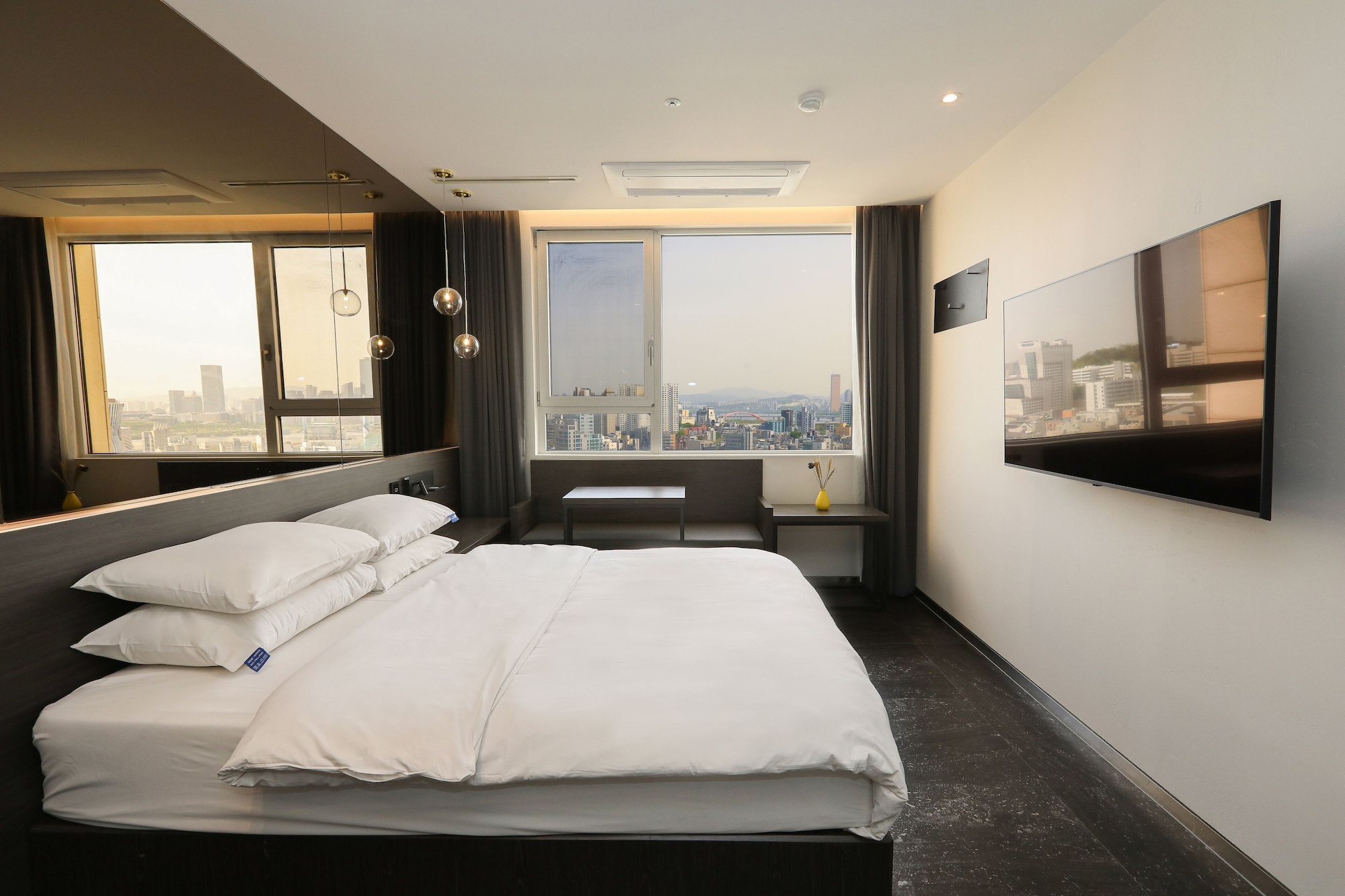 DELUXE, DOUBLE BED